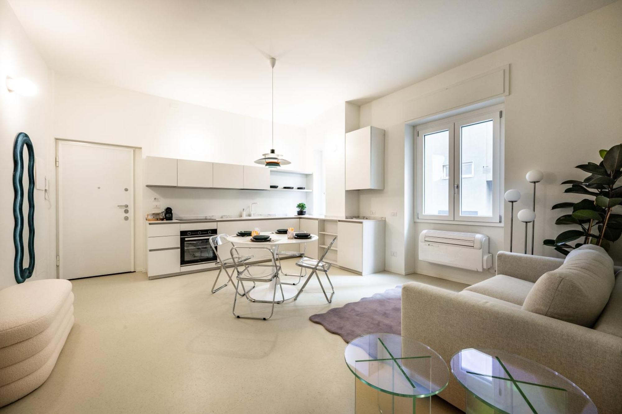Design And Silence - Wide Renovated 2 Stops Form * Milão