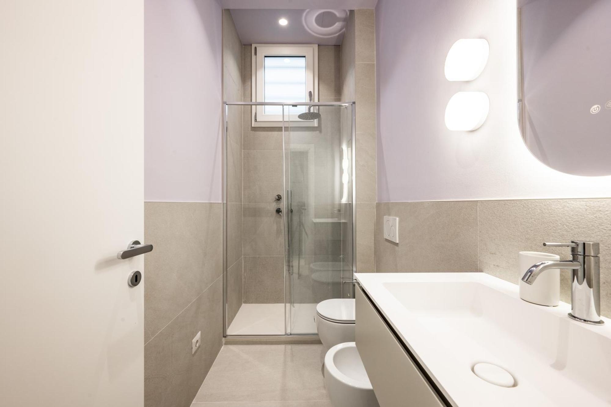Design And Silence - Wide Renovated 2 Stops Form * Milão